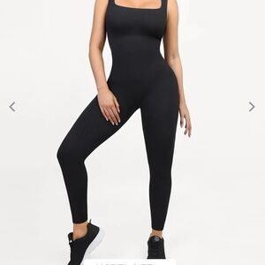 Square-Neck Seamless Black Jumpsuit